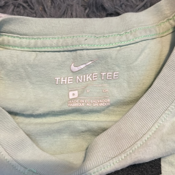 Light green Nike small tee worn twice - Picture 2 of 3